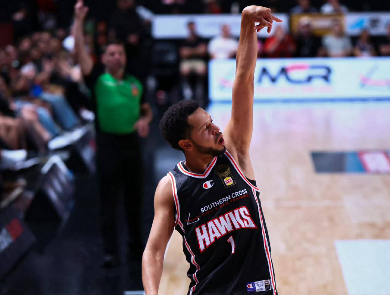 老鹰队新赛季崭露头角,展现年轻潜力的球员