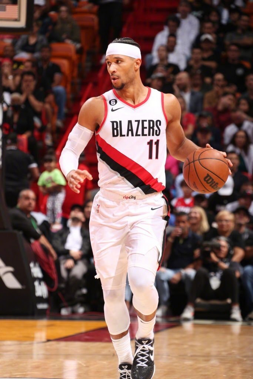 开云官网-开拓者队中锋